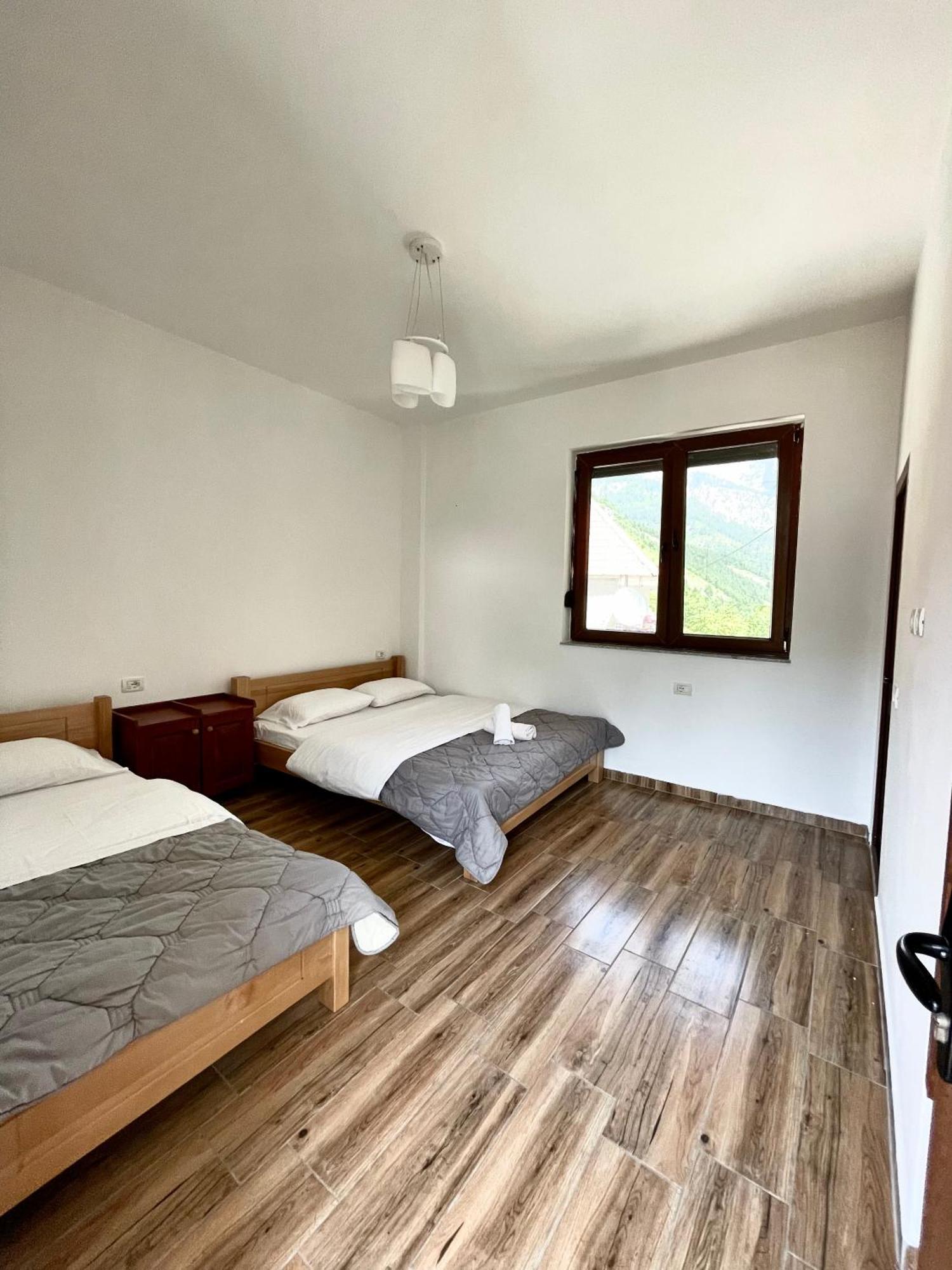 Lazer Cardaku Guesthouse Valbona Esterno foto