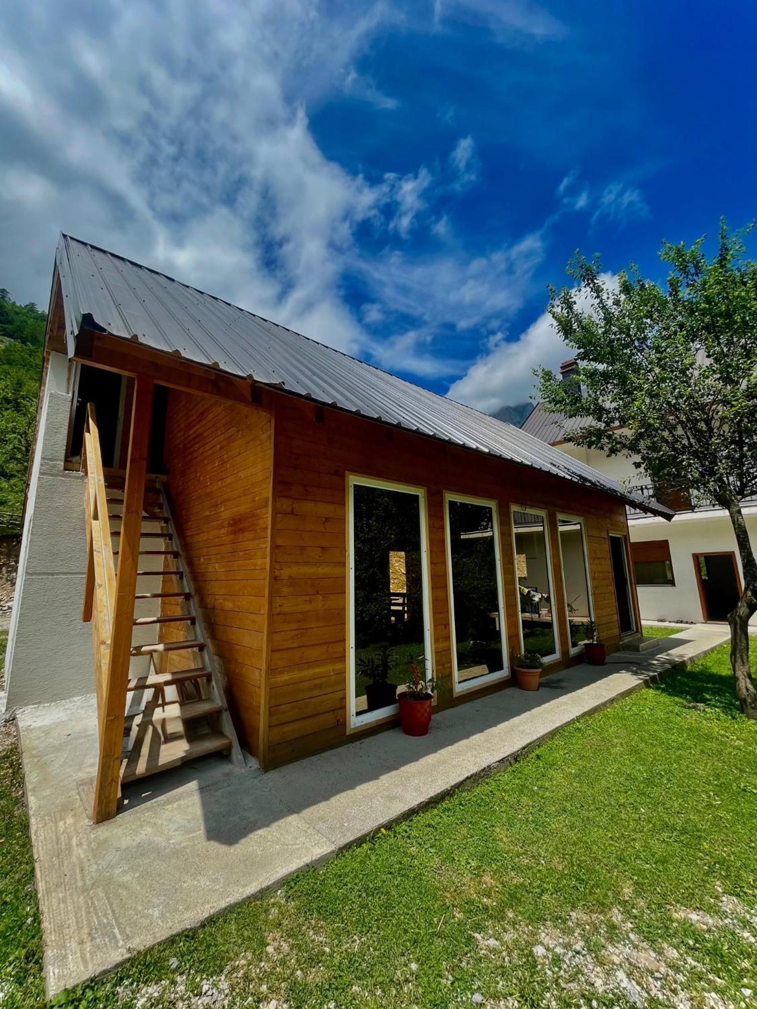 Lazer Cardaku Guesthouse Valbona Esterno foto