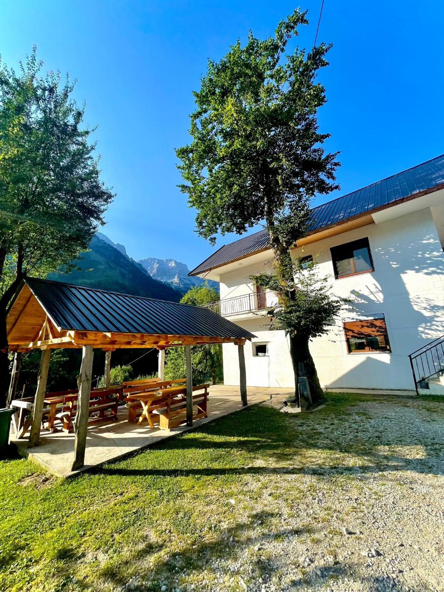 Lazer Cardaku Guesthouse Valbona Esterno foto