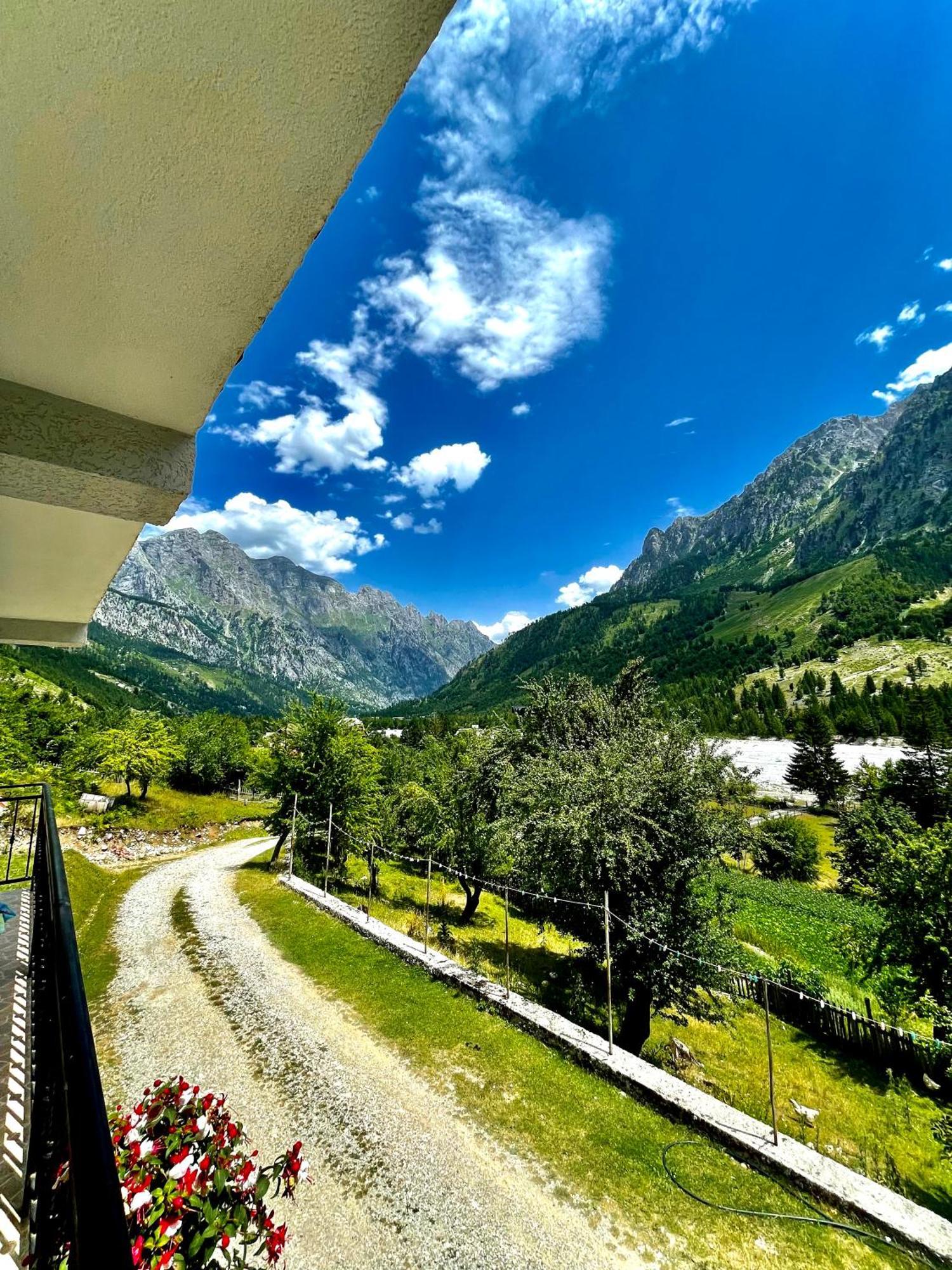 Lazer Cardaku Guesthouse Valbona Esterno foto