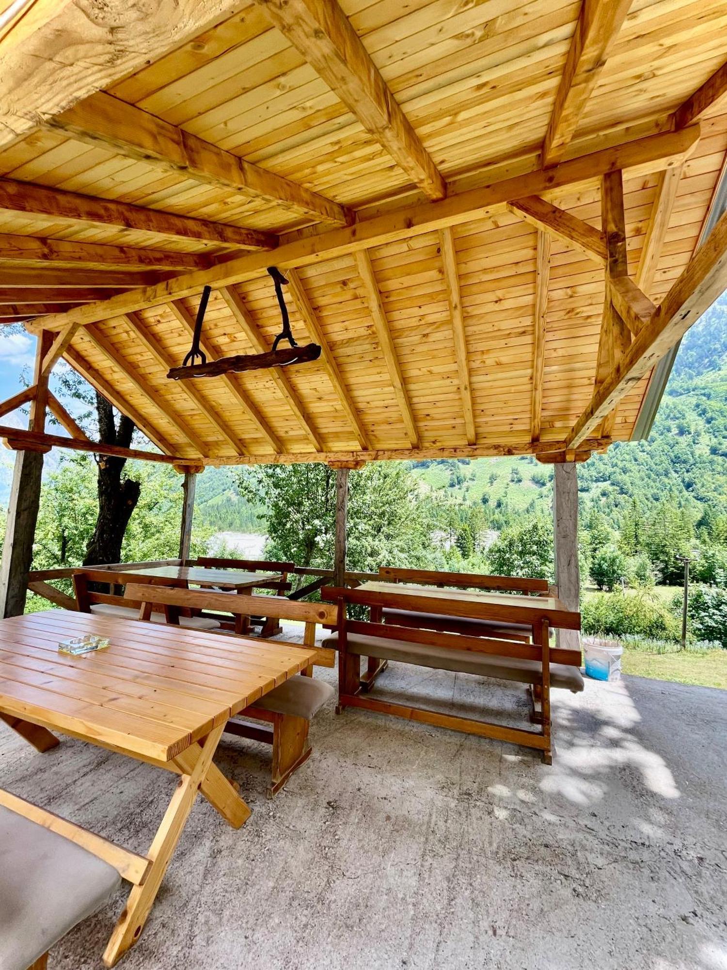 Lazer Cardaku Guesthouse Valbona Esterno foto